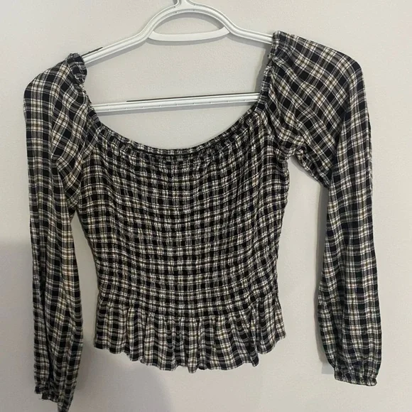 Hollister Top - Picture 2 of 3